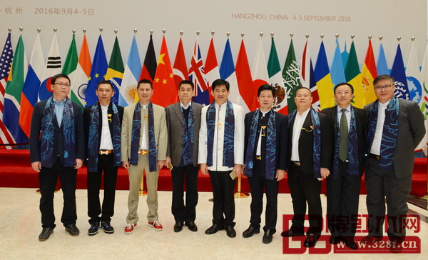 部分政府領(lǐng)導、行業(yè)協(xié)會領(lǐng)導、產(chǎn)區(qū)領(lǐng)導、權(quán)威專家、行業(yè)精英于G20峰會舉辦地——杭州國際博覽中心留影 