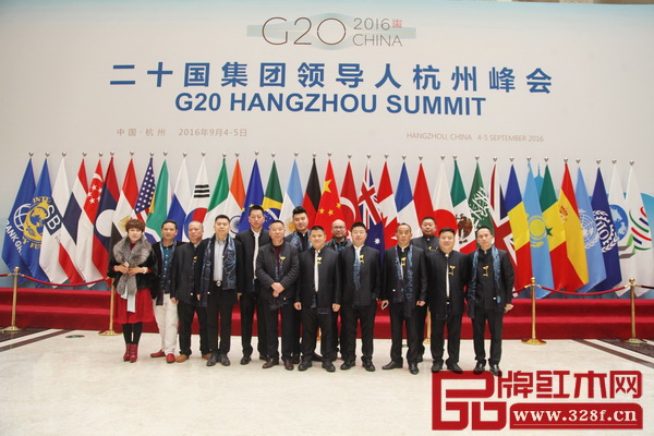 部分政府領(lǐng)導、行業(yè)協(xié)會領(lǐng)導、產(chǎn)區(qū)領(lǐng)導、權(quán)威專家、行業(yè)精英于G20峰會舉辦地——杭州國際博覽中心留影 部分政府領(lǐng)導、行業(yè)協(xié)會領(lǐng)導、產(chǎn)區(qū)領(lǐng)導、權(quán)威專家、行業(yè)精英于G20峰會舉辦地——杭州國際博覽中心留影