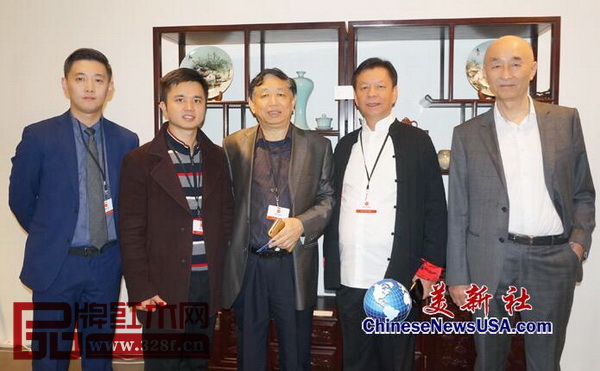 洛杉磯藝博會(huì)中國(guó)國(guó)家展得到了當(dāng)?shù)刂髁髅襟w和國(guó)際收藏界的密切關(guān)注