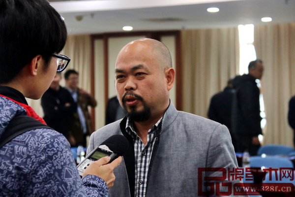 陳正民大師現(xiàn)場接受媒體采訪 陳正民大師現(xiàn)場接受媒體采訪