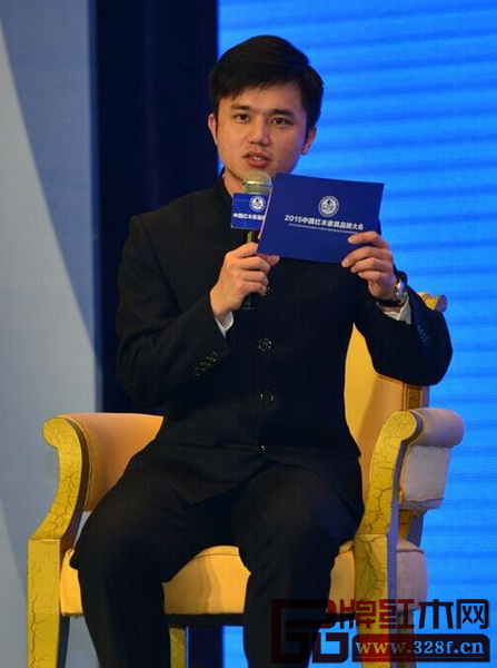 全聯(lián)藝術(shù)紅木家具專委會(huì)執(zhí)行會(huì)長(zhǎng)、弘木傳媒CEO林偉華 全聯(lián)藝術(shù)紅木家具專委會(huì)執(zhí)行會(huì)長(zhǎng)、弘木傳媒CEO林偉華