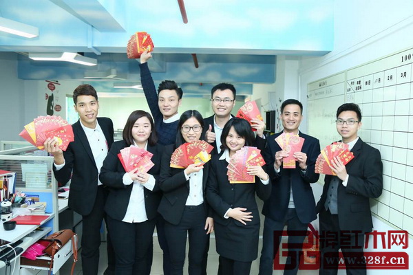 弘木傳媒市場部員工恭祝全國紅木家具企業(yè)開年大吉,2017繼續(xù)做更有價值的客戶服務(wù) 弘木傳媒市場部員工恭祝全國紅木家具企業(yè)開年大吉,2017繼續(xù)做更有價值的客戶服務(wù)