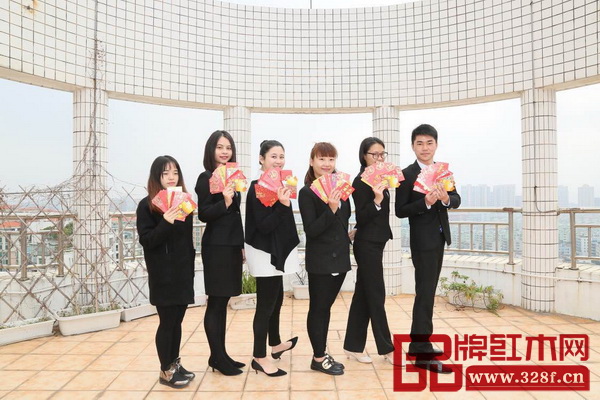 弘木傳媒策劃部全體員工恭祝全國紅木家具企業(yè)生意興隆,2017年繼續(xù)做更有針對性的紅木品牌策劃 弘木傳媒策劃部全體員工恭祝全國紅木家具企業(yè)生意興隆,2017年繼續(xù)做更有針對性的紅木品牌策劃