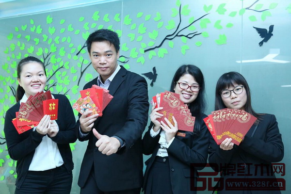 弘木傳媒設(shè)計部全體員工恭祝全國紅木家具企業(yè)節(jié)節(jié)高升,2017年繼續(xù)做更有創(chuàng)意的設(shè)計 弘木傳媒設(shè)計部全體員工恭祝全國紅木家具企業(yè)節(jié)節(jié)高升,2017年繼續(xù)做更有創(chuàng)意的設(shè)計
