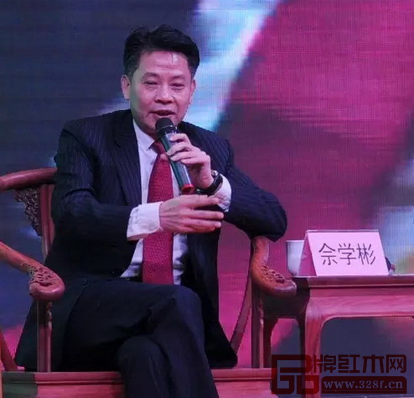 大自然地板(中國)有限公司董事長兼總裁 佘學(xué)彬 大自然地板(中國)有限公司董事長兼總裁 佘學(xué)彬