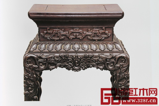 圖8 紫檀螭龍火珠紋香幾(局部) 圖8 紫檀螭龍火珠紋香幾(局部)