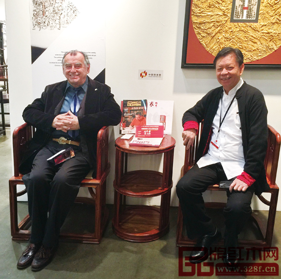 《國壽椅》吸引了眾多美國藝術(shù)名流及好萊塢明星前來合影留念