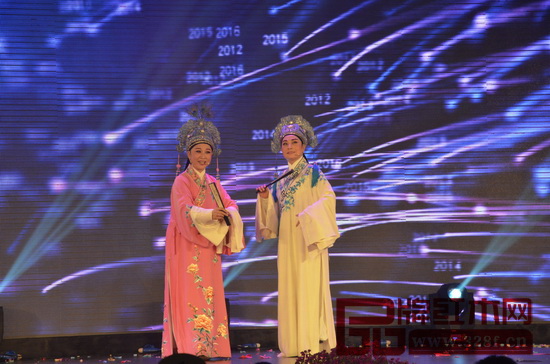 著名粵劇表演藝術(shù)家湯麗芳和賈小萍共同演繹《梁?！な讼嗨汀? width=