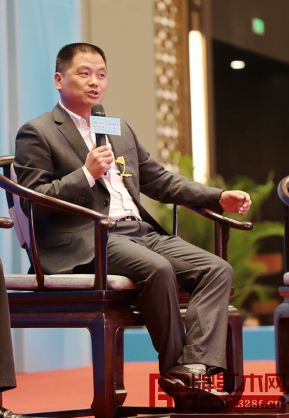 全聯(lián)藝術(shù)紅木家具專委會主席團(tuán)主席、東陽中信紅木董事長李忠信 全聯(lián)藝術(shù)紅木家具專委會主席團(tuán)主席、東陽中信紅木董事長李忠信