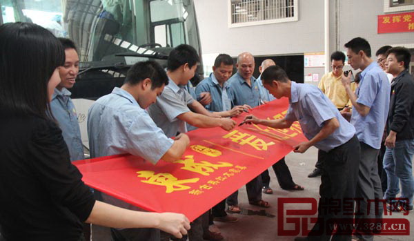 東成紅木積極組織員工進行無償獻血活動 東成紅木積極組織員工進行無償獻血活動