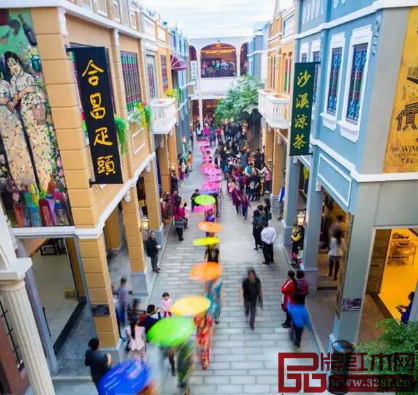 紅博城“文商旅”的融合業(yè)態(tài)吸引了眾多珠三角地區(qū)的商客前來(lái)參觀、游玩 紅博城“文商旅”的融合業(yè)態(tài)吸引了眾多珠三角地區(qū)的商客前來(lái)參觀、游玩