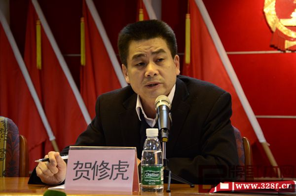 中山市大涌鎮(zhèn)黨委副書記、鎮(zhèn)長賀修虎在動員大會做紅博會的整體工作部署 中山市大涌鎮(zhèn)黨委副書記、鎮(zhèn)長賀修虎在動員大會做紅博會的整體工作部署