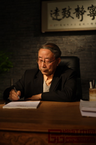 中國紅木家具技術(shù)專家曹新民 中國紅木家具技術(shù)專家曹新民