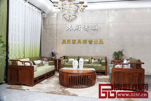 “木府傳旗”唐閱年華沙發(fā) “木府傳旗”唐閱年華沙發(fā)