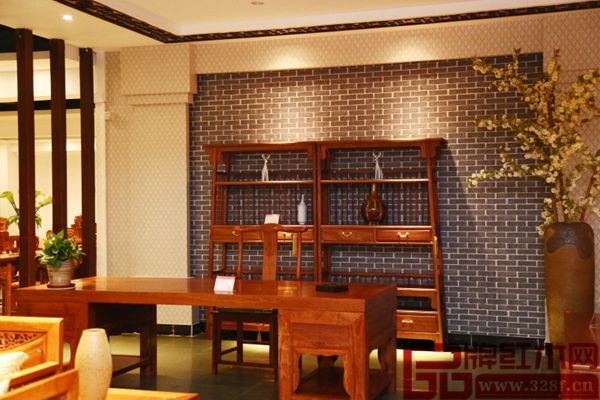 龍博士家具選用上等優(yōu)質(zhì)黑酸枝，融古典時尚元素為一體