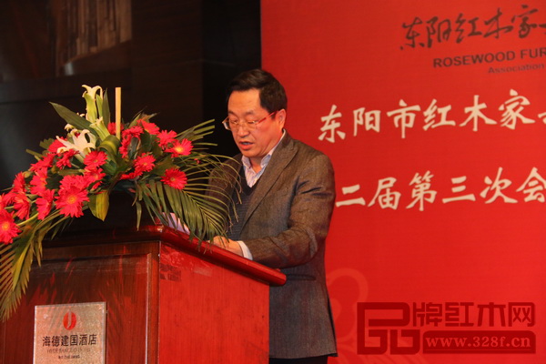 東陽市紅木家具行業(yè)協(xié)會(huì)會(huì)長李黎明