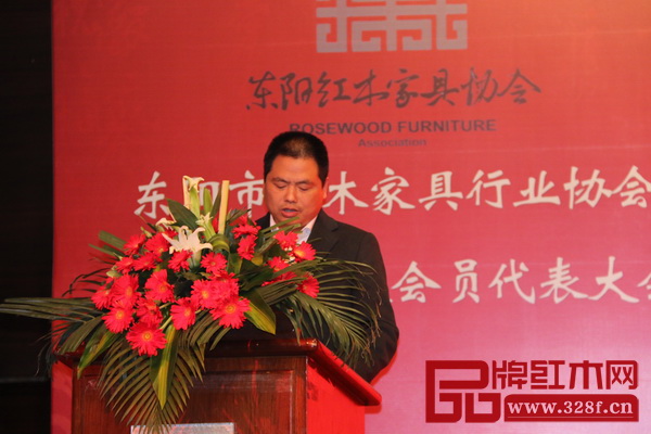 東陽市紅木家具行業(yè)協(xié)會(huì)常務(wù)副會(huì)長李忠信