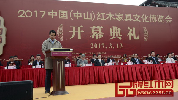 中國(guó)林產(chǎn)工業(yè)協(xié)會(huì)會(huì)長(zhǎng)王滿致辭 中國(guó)林產(chǎn)工業(yè)協(xié)會(huì)會(huì)長(zhǎng)王滿致辭