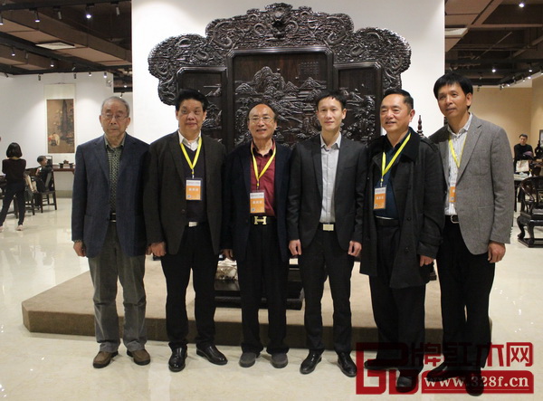 全聯(lián)藝術(shù)紅木家具專委會(huì)專家顧問(wèn)團(tuán)部分專家走訪中山區(qū)氏臻品 全聯(lián)藝術(shù)紅木家具專委會(huì)專家顧問(wèn)團(tuán)部分專家走訪中山區(qū)氏臻品