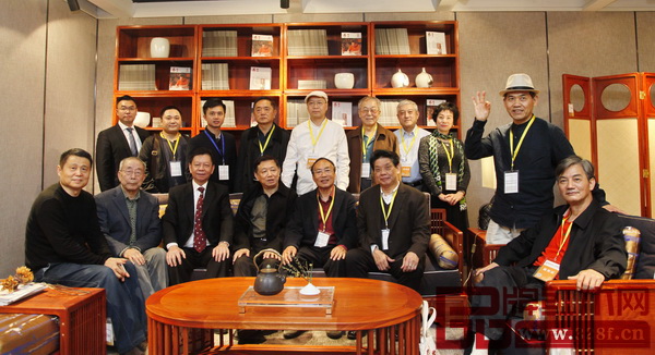 全聯(lián)藝術(shù)紅木家具專委會(huì)專家顧問(wèn)團(tuán)部分專家走訪東莞國(guó)壽紅木 全聯(lián)藝術(shù)紅木家具專委會(huì)專家顧問(wèn)團(tuán)部分專家走訪東莞國(guó)壽紅木