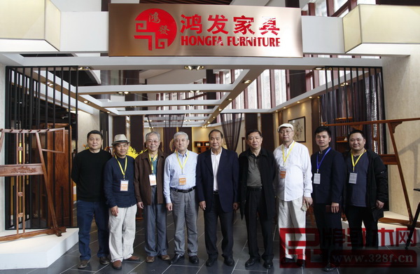 全聯(lián)藝術(shù)紅木家具專委會(huì)專家顧問(wèn)團(tuán)部分專家走訪中山鴻發(fā)家具 全聯(lián)藝術(shù)紅木家具專委會(huì)專家顧問(wèn)團(tuán)部分專家走訪中山鴻發(fā)家具