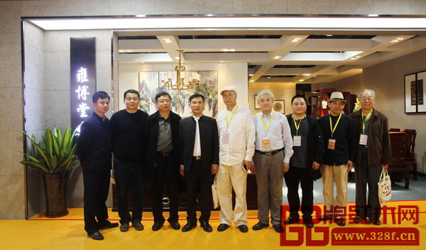 全聯(lián)藝術(shù)紅木家具專委會(huì)專家顧問(wèn)團(tuán)部分專家走訪中山雍博堂 全聯(lián)藝術(shù)紅木家具專委會(huì)專家顧問(wèn)團(tuán)部分專家走訪中山雍博堂