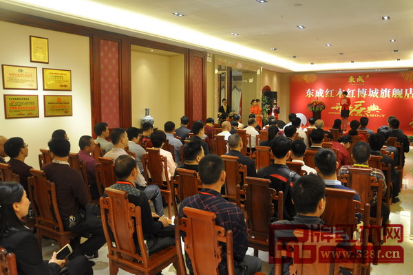 2017中山紅博會舉辦期間,東成紅木紅博城旗艦店同日舉行盛大的開業(yè)慶典 2017中山紅博會舉辦期間,東成紅木紅博城旗艦店同日舉行盛大的開業(yè)慶典