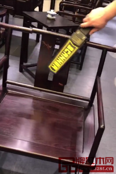 用作人員用金屬探測(cè)儀為紅寶軒的最新設(shè)計(jì)產(chǎn)品做檢測(cè) 用作人員用金屬探測(cè)儀為紅寶軒的最新設(shè)計(jì)產(chǎn)品做檢測(cè)