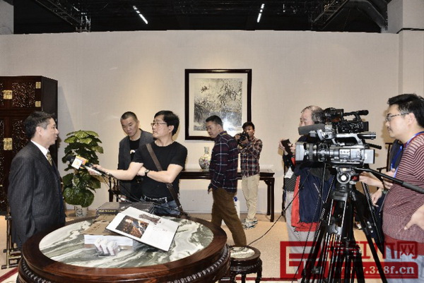4家新聞媒體分別和聯(lián)合采訪 4家新聞媒體分別和聯(lián)合采訪