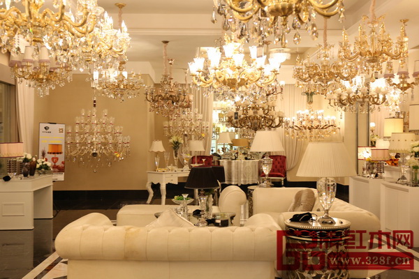 名家居世博園開業(yè)的同時(shí),啟動(dòng)了國(guó)內(nèi)最大的單體軟裝飾品中心——B1軟裝飾品館 名家居世博園開業(yè)的同時(shí),啟動(dòng)了國(guó)內(nèi)最大的單體軟裝飾品中心——B1軟裝飾品館