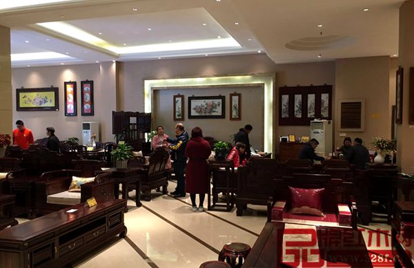 大匯堂紅木展廳消費者云集 大匯堂紅木展廳消費者云集