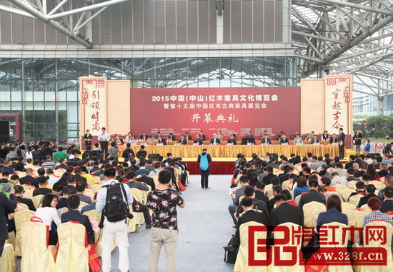 “穿越古今 引領(lǐng)時(shí)尚”作為多屆中山紅博會(huì)的活動(dòng)主題而聲名遠(yuǎn)揚(yáng)、廣為人知。2017中山紅博會(huì)更在此基礎(chǔ)上提出了“為世界重新定義紅木文化”的宏大命題 “穿越古今 引領(lǐng)時(shí)尚”作為多屆中山紅博會(huì)的活動(dòng)主題而聲名遠(yuǎn)揚(yáng)、廣為人知。2017中山紅博會(huì)更在此基礎(chǔ)上提出了“為世界重新定義紅木文化”的宏大命題