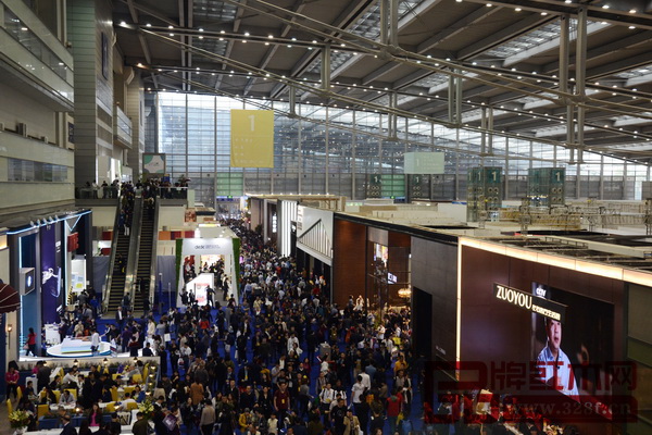 深圳家具展開幕首日人氣火爆 深圳家具展開幕首日人氣火爆