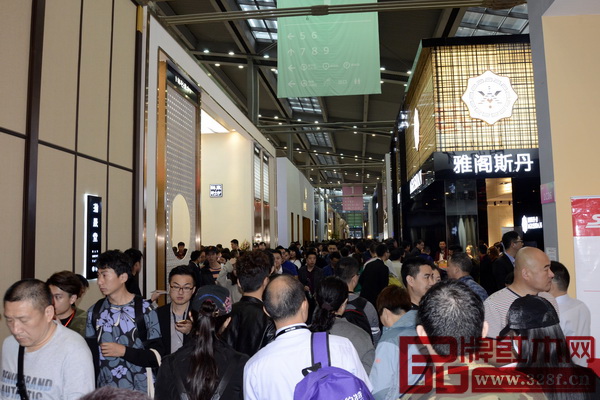 深圳家具展開幕首日人氣火爆 深圳家具展開幕首日人氣火爆