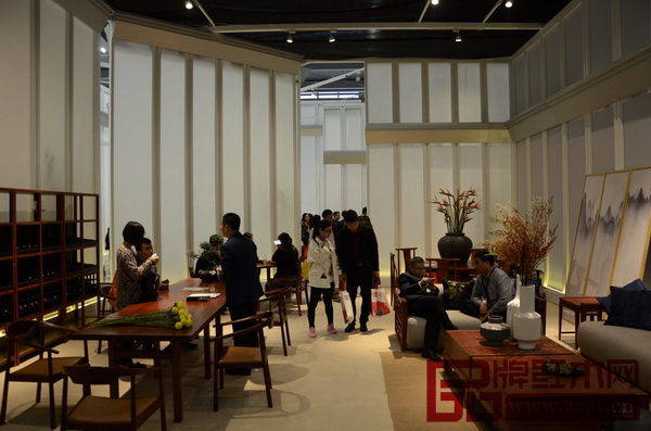 卓木王·杜公子在深圳家具展上備受矚目,展廳內(nèi)人流不斷 卓木王·杜公子在深圳家具展上備受矚目,展廳內(nèi)人流不斷