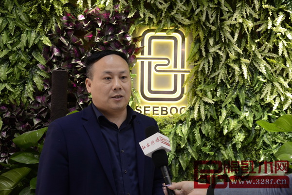 憶古軒·世鉑營銷總監(jiān)張春祥接受《品牌紅木》記者采訪 憶古軒·世鉑營銷總監(jiān)張春祥接受《品牌紅木》記者采訪