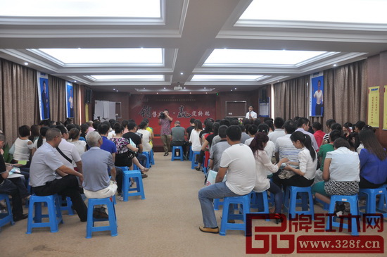 圖2_2013年，中信紅木首屆全國專賣店精英店長培訓(xùn)班開課