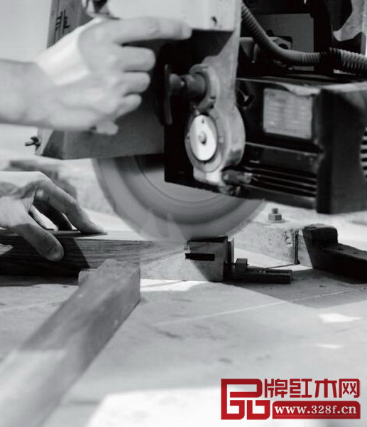 國壽椅生產(chǎn)流程——打榫鑿眼