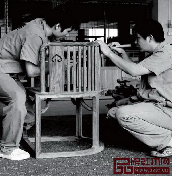 國壽椅生產(chǎn)流程——雕刻裝飾