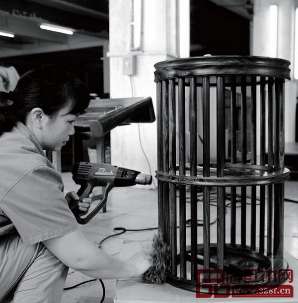 國壽椅生產(chǎn)流程——表面燙蠟