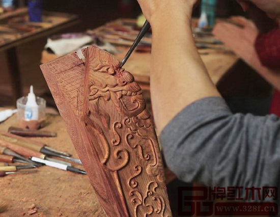 完成在匠人的指尖上的工藝，不容許一毫一厘的誤差