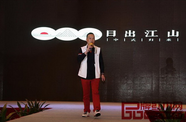 博大家具執(zhí)行總裁曹七斤對(duì)博大過(guò)去一年做了深度的解析 博大家具執(zhí)行總裁曹七斤對(duì)博大過(guò)去一年做了深度的解析