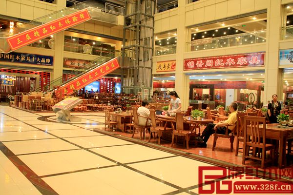 中唐紅木城大堂紅木家具茶臺(tái)展示區(qū)