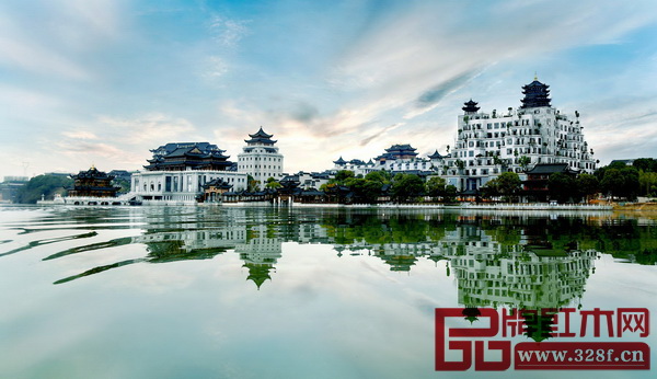 龍?zhí)旒t木小鎮(zhèn) 龍?zhí)旒t木小鎮(zhèn)