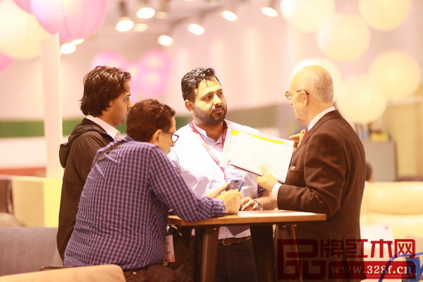 展商與觀眾在展會上暢快交流