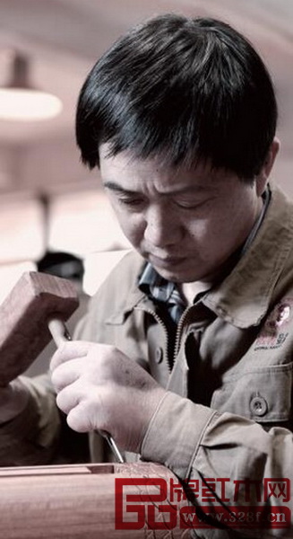 國壽紅木為客戶制作可使用上百年的紅木家具,全部是由擁有可靠技術的一流家具工匠親手打造 國壽紅木為客戶制作可使用上百年的紅木家具,全部是由擁有可靠技術的一流家具工匠親手打造