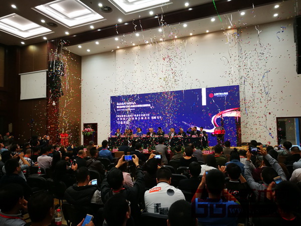 第三屆中國(東陽)木雕紅木家具交易博覽會開幕式現(xiàn)場 第三屆中國(東陽)木雕紅木家具交易博覽會開幕式現(xiàn)場