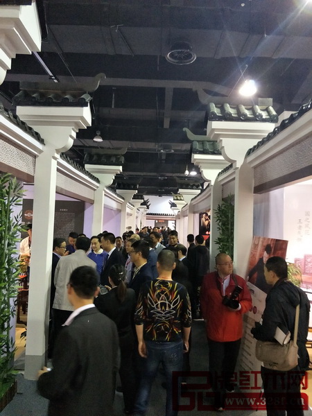 東陽紅博會現(xiàn)場人氣十足 東陽紅博會現(xiàn)場人氣十足