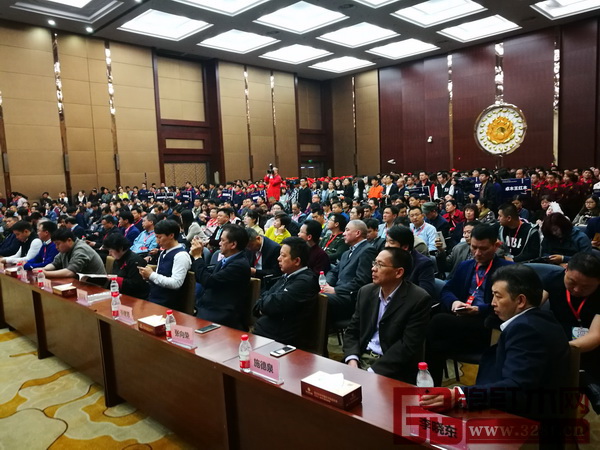 第三屆東陽紅博會開幕式現(xiàn)場云集眾多行業(yè)相關(guān)領(lǐng)導(dǎo)、專家、企業(yè)精英、媒體