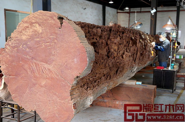 江蘇工匠耗時7年雕刻18米長紅木《清明上河圖》